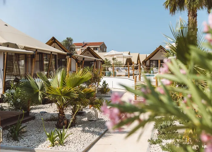 Glamping Olive And Sea Luksusowy namiot Bibinje