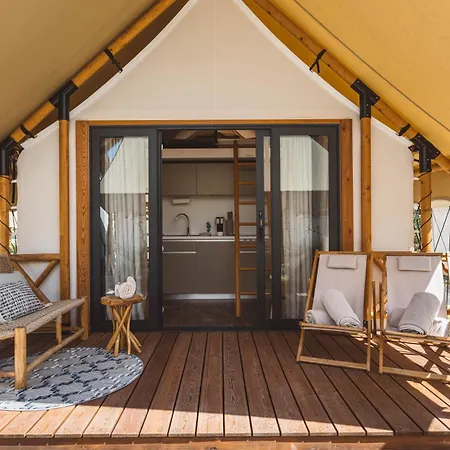 ラグジュアリーテント Glamping Olive And Sea ビビニェ