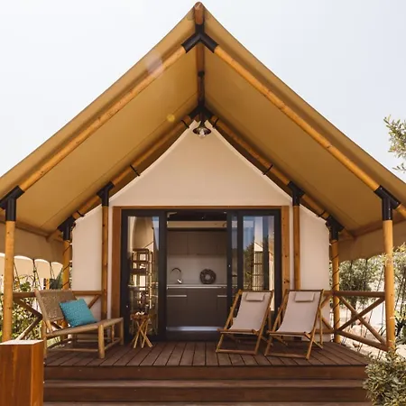 Glamping Olive And Sea ラグジュアリーテント ビビニェ